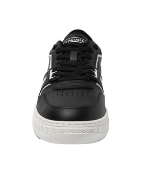 Marke: Lacoste. Obermaterial: Leder, Synthetischer Stoff. Gewebe: Weiche Haptik. Futterstoff: Stoff. Laufsohle: Gummi. Perforation. Absatz: Flach. niedrig geschnitten. Design: Kontrast Detail, Logo. Zehenstil: Rund. Zum Schnüren.