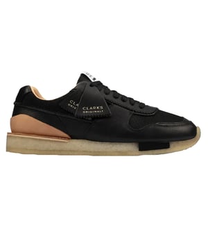 Marke: Clarks. Obermaterial: Leder, Perforiert. Futterstoff: Lammfell, Weich. Laufsohle: Krepp, EVA. Ösen: 7. Gewebetechnik: Flexibel, Leicht. Absatz: Flach. Niedrig geschnitten. Design: Unifarben. Zehenstil: Rund. Zum Schnüren.