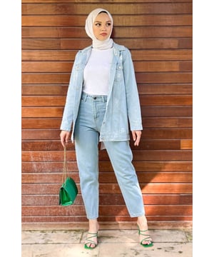 Stoffmerkmal: Hergestellt aus Denim-Stoff.Produktmerkmal: Es handelt sich um ein neues Hijab-Modestück der Saison. Es ist ungefüttert. Es hat einen vorderen Reißverschluss und einen Knopf. Es hat eine Tasche. Aufgrund von Konzeptaufnahmen kann es zu leichten Farbabweichungen vom Produkt kommen. Das Model trägt Größe 38.Größe 38 Hosenmaße: Produktlänge: 96 cm - Taille