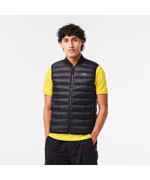 BH0537 Lacoste gewatteerd waterafstotend herenvest Jas met paspelzakken en verborgen ritssluitingen Taffeta voering en vulling van gerecycled plastic Ribkraag en elastische onderkant van het kledingstuk Geborduurde krokodil op borst gerecycled polyester taffeta Lacoste gewatteerd waterafstotend herenvest Jas met paspelzakken en verborgen ritssluitingen Taffeta voering en vulling van gerecycled plastic Ribkraag en elastische onderkant van het kledingstuk Geborduurde krokodil op borst gerecycled polyester taffeta