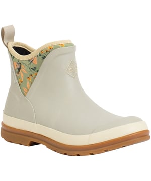 Muck Originals is een collectie lichtgewicht, maar essentiële schoeisel. Volledige neopreen laarzen zijn omwikkeld met zacht, met de hand gelegd rubber voor comfortabel. Gegoten PU-inlegzolen met een laag geheugenschuim bieden maximaal comfort onder de voeten.