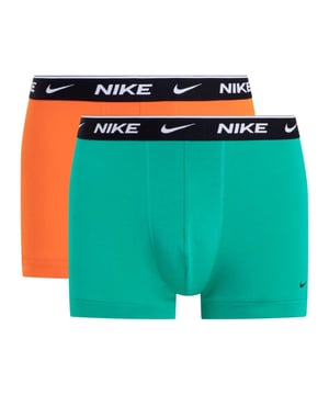 95% Baumwolle, 5% Elastan. Gewebe: Stretch. Design: Unifarben, Swoosh. Gewebetechnik: Dri-FIT, Weich. Taille: Kontrastfarbener Bund, Elastisch.