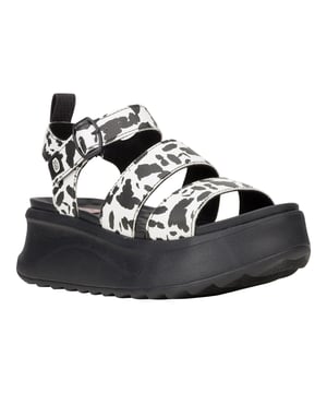 Delray Buckle Animal combines fierce animal print and platform style for a look that's both trendy and timeless. Add an easy buckle closure for security and adjustability, and platform height for a touch of drama and leg-lengthening magic.