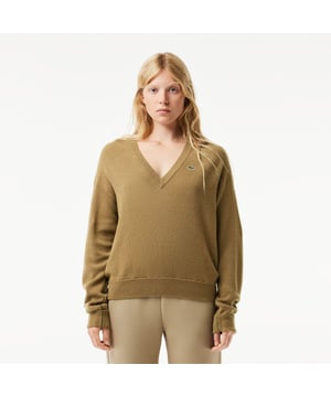 Lacoste V-hals Relaxed Fit Carded Wool Moss Stitch Sweater voor dames. Deze essentiële V-hals trui voor de winter is een belangrijk stuk in de Lacoste collectie. Gemaakt van eersteklas wol en gebreid met de klassieke mossteek voor een zacht gevoel en een retro afwerking. Wol van een diervriendelijke bron- Geborduurde krokodil op de borst- Klassiek gebreid Lacoste mossteek- Middelzwaar 12-gauge breisel- Geribde kraagmanchetten en tailleband- Hoofdstof: Wol (100%) - Ribboord manchetten: Wol (98%) Elastaan (1%) Polyamide (1%) - Kraag: Wol (96%) Polyamide (3%) Elastaan (1%) - Onderste rib: Wol (100%).  Handwas - chemisch reinigen.- Ref: AF9554-SIXDit artikel valt groot. Wij raden u aan een maat kleiner te nemen dan uw gebruikelijke maat.