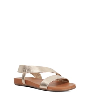 Embrace summer simplicity with Lucinda, a minimalist sandal with serious appeal. Designed with an open toe, cushioned wedge sole and nubuck finish, there's nothing we don't love about them. Their clean, chic design makes them the perfect match for warm-weather outfits like breezy linens and more.