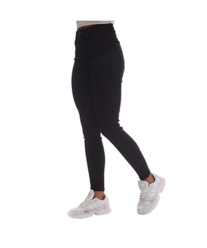 47% Katoen, 31% Polyester, 20% Gerecycled Katoen, 2% Elastaan. Ontwerp: Eenvoudig. Zakken: 2 zijzakken, 2 achterzakken, 1 muntzakje. Sluiting: Knoop, Ritsgat. Riemlussen, Hoge Taille. Geschikt voor: Mager.