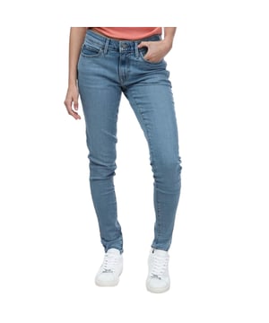 60% Baumwolle, 23% Viskose, 16% Polyester, 1% Elastan. Gewebe: Stretch. Design: Logo, Unifarben. Taschenart: Zwei Seitentaschen, Eine Münzentasche, 2 Taschen hinten. Knopfverschluss, Hosenschlitz mit Reißverschluss. Etikett mit Logo, Leder-Aufnäher.