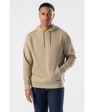 Sudadera con capucha - Sand es la combinación perfecta de comodidad y estilo para hombre. Fabricada con materiales suaves y duraderos, esta sudadera con capucha garantiza la máxima comodidad durante todo el día. El diseño en color arena natural lo hace versátil y adecuado para cualquier ocasión. Ya sea que estés haciendo recados o relajándote en casa, esta sudadera con capucha será tu nueva favorita. Da un paso hacia la elegancia casual con nuestra Sudadera con capucha - Arena, una parte indispensable de tu guardarropa. Descubre la calidad y siente el tacto inigualable de una sudadera premium.