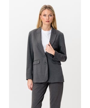 Esta chaqueta de alto rendimiento para mujer en gris oscuro combina estilo y funcionalidad y se destaca como una incorporación esencial a su guardarropa. Esta chaqueta está confeccionada con materiales de calidad, lo que garantiza comodidad y durabilidad. El versátil color gris oscuro lo hace perfecto tanto para entornos profesionales como para ocasiones informales. Ya sea con pantalones o falda, resaltará tu aspecto profesional de manera excelente. Cómpralo ahora para experimentar comodidad y estilo durante todo el día.