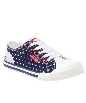 Obermaterial: Baumwolle. Marke: Rocket Dog. Futterstoff: Jersey, Weich. Einlegesohle: gepolstert, Plush-Schaumstoff. Ösen: 5. Schuhspitze ais Gummi. Absatz: Flach. niedrig geschnitten. Design: Logo, Sternemuster. Zehenstil: Rund. Zum Schnüren.