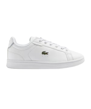 Marke: Lacoste. Obermaterial: PU (Polyurethan), Synthetischer Stoff. Futterstoff: Polyester, Synthetischer Stoff. Einlegesohle: Mit Markenzeichen, Polyester. Laufsohle: Ortholite-Sohle, Gummi. Ösen: 6. Gewebetechnik: Atmungsaktiv. Kunstleder Lasche. Absatz: Flach. niedrig geschnitten. Design: Gesticktes Logo, Unifarben. Zehenstil: Rund. Zum Schnüren.