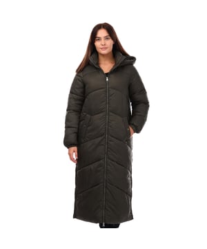 Buitenste materialen: 100% Polyamide. Voering: 100% polyester. Vulling: 100% polyester. Ontwerp: Gewoon, gewatteerd. Halslijn: Kap, staande kraag. Mouwtype: Met lange mouwen. Kenmerken van de kap: Gevoerd. Geschikt: Regelmatig. Zakken: 2 voorzakken, drukknoopsluiting. Bevestiging: Tweewegrits. 8 UK: 32 in. 10 VK: 33 in. 12 VK: 35 in.