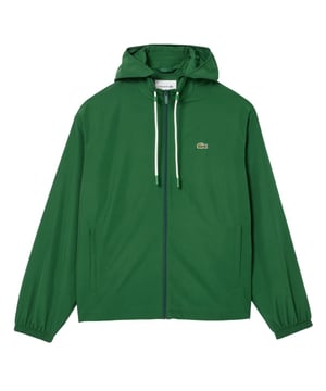 Recyceltes Polyester. Design: Logo. Gewebetechnik: Leicht, Widerstandsfähig gegen Regen. Schlaufe mit Logo, Aufhängeöse. Mit Kapuze. Langärmlig. Kapuzenmerkmale: Kontrastfarbene Durchzugskordel, Abnehmbar. Taschenart: Zwei Seitentaschen, Mit Mesh gefüttert, Schnappverschluss. Durchgehender Reißverschluss. Saum: mit Kordelzug, Korken. S-M: 102 cm. M-L: 109 cm. L-XL: 116,84 cm.