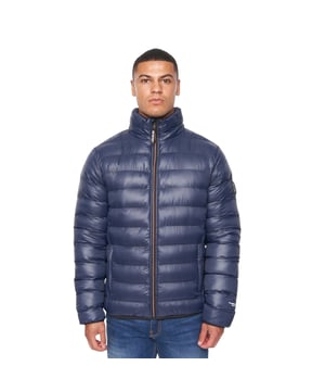 100% Polyester. Ontwerp: Logo, Effen, Tekst. Stoftechnologie: 2-laags. Halslijn: Hoog-Neck. Mouwtype: Met lange mouwen. Gewatteerd. Zakken: 2 Zijzakken, Rits. Bevestiging: Volledige ritssluiting. S: 38 in. M: 40 in. L: 42 in. XL: 44 in.