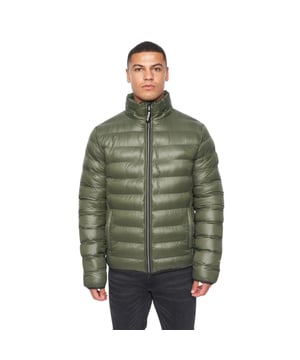 100% Polyester. Ontwerp: Logo, Effen, Tekst. Stoftechnologie: 2-laags. Gemerkte ritstrekker, Gewatteerd. Hals: Trechterhals. Mouwtype: Met lange mouwen. Zakken: 2 Zijzakken, Rits. Bevestiging: Volledige ritssluiting. S: 38 in. M: 40 in. L: 42 in. XL: 44 in. XXL: 46 in.