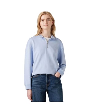 58% Baumwolle, 42% Polyester. Design: Logo, Unifarben. Saum: gerippt. Weiter Stehkragen. Langärmlig. Bündchen: gerippt. Passform: Standardgröße. mit kurzem Reißverschluss. 34 DE: 88,9 cm. 36 DE: 93,98 cm. 40 DE: 102 cm.