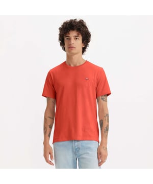 Crewneck.Short sleeves.Finished with a subtle logo.Standard fit.