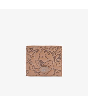 Holiday Leather Billfold Afmetingen: L4,3 x H3,5 x D0,4 - L11,5 x H9,5 x D1,5 cm Buitenkant: glad leer 2 platte vakken 3 interne kaartsleuven RFID-databeveiliging Krokodillenplaatje op voorkant