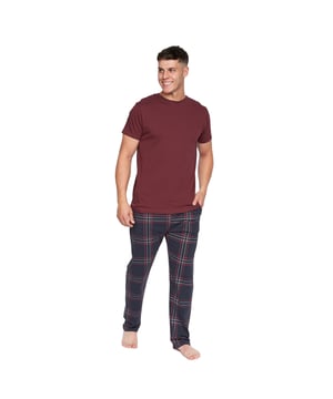 100% Cotton. Design: Checked, Plain. Pockets: 2 Side Pockets. Neckline: Crew Neck. Waistline: Elasticated. Sleeve-Type: Short-Sleeved. Fastening: Pull-On. Contents: 1 Bottoms, 1 Top.