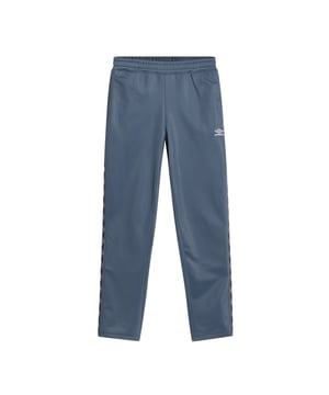 100% Polyester. Stof: Geborstelde achterkant, Micro Eyelet, Tricot. Ontwerp: Embleem, Band, Geweven. 130gsm. Bevestiging: Pull-On. Zakken: 2 Zijzakken, Rits. Taille: Elastisch, intern koord. Geschikt: Regelmatig.