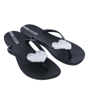 Bovenstuk: Synthetisch. Voering: Synthetisch. Buitenzool: Synthetisch. Vlakke. Ontwerp: Reliëf, Hart, Logo, Metallic. Teenstijl: Post. Sluiting: Slip-on.