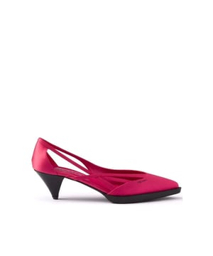 '- Samenstelling: 100% zijde - Binnenkant: leer - Binnenzool: leer - Zool: leer - Spitse neus - Uitgesneden detail - Binnenzool met merklogo - Instapmodel - Klein logodetail aan de zijkant - 5,5 cm hoge kegelhak - Gemaakt in Italië - Geslacht: VROUWEN -