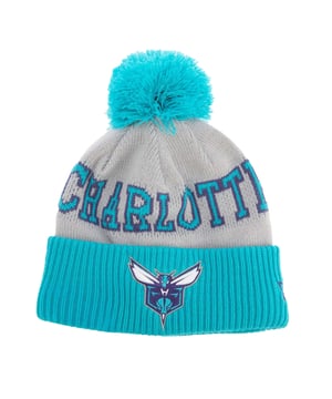 90% Katoen, 10% Wol. Ontwerp: Kuif, In reliëf gemaakt, Geborduurd, Logo. Bobble. 100% Officieel Gelicentieerd. Manchet: Gebreid.