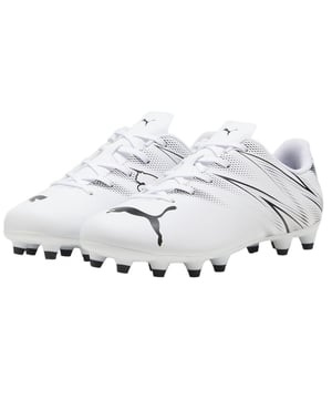Marke: Puma. Obermaterial: Synthetischer Stoff. Futterstoff: Stoff. Eigenschaften: Rasen Training. Laufsohle: Synthetischer Stoff. Ösen: 6. Gewebetechnik: langlebig, Leicht. Absatz: Flacher Absatz. Niedrig geschnitten. Design: Grafikdruck, Logo. Zehenstil: Rund. Zum Schnüren.