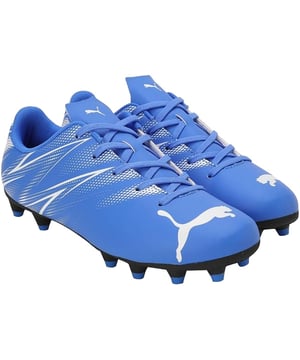 Marke: Puma. Obermaterial: Synthetischer Stoff. Futterstoff: Stoff. Eigenschaften: Rasen Training. Laufsohle: Synthetischer Stoff. Ösen: 6. Gewebetechnik: langlebig, Leicht. Absatz: Flacher Absatz. Niedrig geschnitten. Design: Grafikdruck, Logo. Zehenstil: Rund. Zum Schnüren.