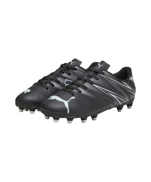 Marke: Puma. Obermaterial: Synthetischer Stoff. Futterstoff: Stoff. Eigenschaften: Rasen Training. Laufsohle: Synthetischer Stoff. Ösen: 6. Gewebetechnik: langlebig, Leicht. Absatz: Flacher Absatz. Niedrig geschnitten. Design: Grafikdruck, Logo. Zehenstil: Rund. Zum Schnüren.