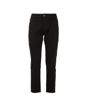 De Reign herenbroek is de perfecte combinatie van elegantie en comfort. Ze zijn gemaakt van hoogwaardige stoffen en bieden een optimale pasvorm en duurzaamheid. Verfijnde details, zoals de precieze afwerking en de keuze van fijne materialen, maken ze ideaal voor zowel werk als vrije tijd. Een veelzijdig en stijlvol kledingstuk dat niet mag ontbreken in de garderobe van elke man.