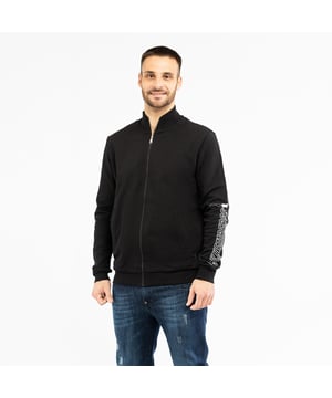 Bringen Sie mit der Jacke von BIKKEMBERGS Raffinesse und Charakter zum Ausdruck: klare Silhouette, präzise Passform und großstädtischer Geist.