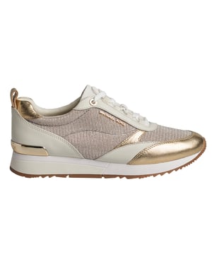 De Allie Stride leren sneakers zijn perfect om een onweerstaanbaar vleugje luxe toe te voegen aan elke look. Deze low-top stijl heeft glanzende chainmail mesh panelen en de initialen van het merk om een beetje glitter aan elke stap toe te voegen. Ze zijn perfect voor de overgang van de sportschool naar de stad.\n\n Details:\n - Amandelvormige punt.\n - Vetersluiting.\n - Glimmend leer/kettinggaas.\n - Gevoerde binnenzool van textiel.\n - Metallic Michael Kors-logo op de achterkant en wreef.\n\n Met een goed paar designer damessneakers kom je overal. Of je nu gaat wandelen, de stad gaat verkennen of een lange reis gaat maken, met casual damessneakers kom je in stijl aan op je bestemming. Als je op zoek bent naar een vernieuwde versie van een klassieker, dan zijn high-top designer sneakers de beste optie. Sneakers met een retro-geïnspireerd silhouet staan geweldig bij zowel korte jeans als mini-jurkjes. Voor op reis zijn slip-on sneakers de beste optie. Ze zijn ideaal om aan en uit te trekken tijdens de veiligheidscontrole, maar ook voor veel comfort tijdens het verkennen van een nieuwe stad.\n Samenstelling: 100% leer, textiel\n Onderhoud:\nGebruik een zachte, vochtige doek om het oppervlak schoon te maken.