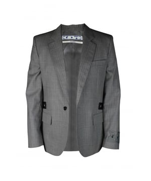 Chaqueta de traje a rayas grises con tres bolsillos.Etiqueta con el logotipo de Off-white al final de la manga izquierda.Cierre con un botón.Corte recto.100% lana.Fabricado en Italia