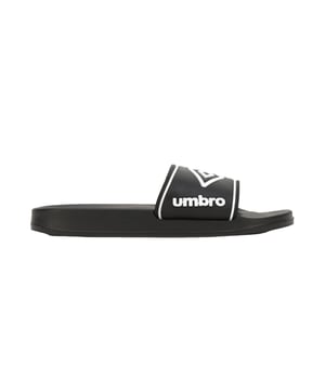 Obermaterial: Synthetischer Stoff. Marke: Umbro. Fester Gurt. Absatz: Flach. Design: Gestapeltes Logo. Zehenstil: offen. Passform: Regulär. Zum Anschlüpfen.