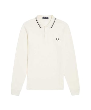 Da rienda suelta a tu estilo con el polo FRED PERRY LS Twin Tipped. Con la icónica insignia de Fred Perry en el pecho izquierdo y confeccionado en 100 % algodón, este polo es la incorporación perfecta a tu armario. Fabricado en China con precisión y cuidado, muestra el encanto atemporal de la marca Fred Perry. ¡No te pierdas esta prenda imprescindible para hombre!