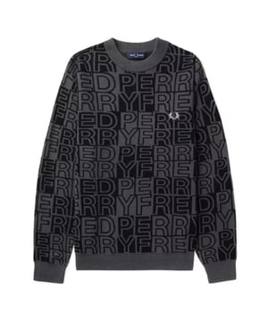 Mit dem Fred Perry Gunmetal Checkered Black Graphic Pullover trägst du einen auffälligen, vielseitigen Look. Dieser stylische Pullover aus 100 % weicher Baumwolle besticht durch sein markantes Blockgrafik-Design und das ikonische FP-Abzeichen auf der linken Brust. In diesem hochwertigen und langlebigen Pullover siehst du nicht nur schick und stylisch aus, sondern fühlst dich auch wohl und selbstbewusst. Perfekt für jeden Anlass - ein Must-have für deine Garderobe!