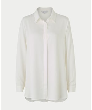 Elevate your everyday wardrobe with this off-white viscose twill boyfriend-fit shirt that exudes understated luxury. Its silky-soft fabric is light yet durable, flowing effortlessly as you move. The clean lines of the small collar and fly-front give it a minimalist chic vibe, while the scooped hem lends a casual, relaxed finish. Perfectly versatile, it can be tucked into tailored trousers for a polished look or left loose over your favorite jeans for a laid-back, elegant feel. Its neutral tone makes it the perfect layering piece. 100% viscose twill, soft and drapey. Small neat collar. Fly front concealed buttons. Scooped hem. Boyfriend fit. Long sleeves with single buttoned cuff. Wash at 30°C on a gentle cycle.