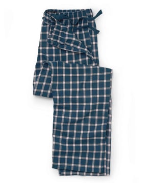 Relax in style with these men's navy and pink check lounge pants. Made from 100% pure brushed cotton, they offer an exceptionally soft and warm feel, perfect for cosy evenings or working from home. The fully elasticated waist is enhanced with classic herringbone detailing, providing both comfort and a touch of sophistication. Designed with convenience in mind, these lounge pants feature a single back pocket adorned with an embroidered logo. 100% pure brushed cotton, warm, soft and cosy. Fully elasticated waist with contrast herringbone. One pocket at the back with embroidered logo. Machine washable at 40°C. Presented in fully recyclable packaging.