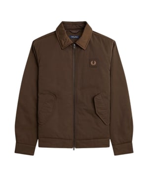 Ervaar comfort en stijl met de Fred Perry Quilted Zip Through Jacket. Perfect voor dagelijks gebruik, deze jas heeft een kraag en meerdere zakken voor extra gemak. Gemaakt van 100% gerecycled polyester, voel je je goed over je modekeuzes met de iconische FP-badge op de linkerborst. Blijf warm en modieus en draag tegelijkertijd een positieve impact op het milieu. Bestel nu voor een tijdloze aanvulling op je garderobe