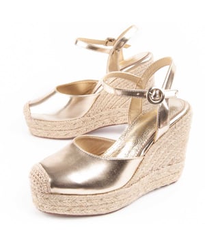 Wedge espadrille for women. 100% natural leather insole. Comfortable fit. Manufactured by other brands for our brand. Approximate measurements: 9 cm wedge and 3 cm platform.