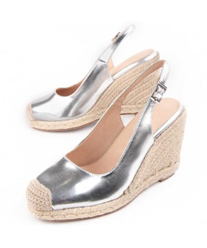 Espadrille met sleehak voor dames. Binnenzool van 100% natuurlijk leer. Comfortabele pasvorm. Gefabriceerd door andere merken voor ons merk. Geschatte afmetingen: 8 cm wig en 2 cm platform.