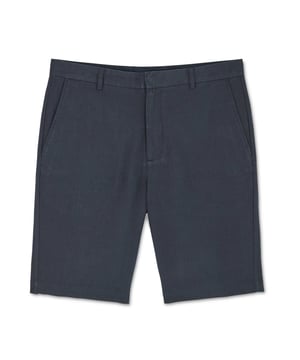Breathable and beautifully lightweight, these linen shorts are perfect for warm weather - so don't forget to pack them for your next tropical getaway. They're cut to a flattering slim fit shape in a medium length. Wear yours with a crew neck t-shirt, or really turn up the summer style with the matching shacket. 100% washed linen. Breathable and lightweight, perfect for the summer heat. Flat front, slim through the thigh. Length finishes just above the knee. Slanted pockets; jetted buttoned back pockets. Machine washable at 40°C. Presented in fully recyclable packaging.