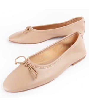 Casual ballerina voor dames. Comfortabele pasvorm. Gefabriceerd door andere merken voor ons merk.