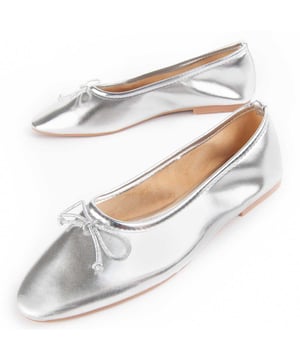 Casual ballerina voor dames. Comfortabele pasvorm. Gefabriceerd door andere merken voor ons merk.