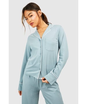 Collared button-front design for a classic lounge look
        Soft jersey fabric ensures ultimate comfort
        Long sleeves with cuffed details for a polished finish
        Chest pocket adds a functional touch
        Relaxed fit perfect for lounging and casual wear
    
    Embrace laid-back luxury with this Button Front Lounge Shirt from Boohoo. Crafted from soft jersey fabric, this versatile piece strikes the perfect balance between comfort and style. The collared neckline and button-front design lend a smart touch to your loungewear collection, making it ideal for those lazy weekends or work-from-home days. Pair it with the matching wide-leg trousers for a coordinated look, or throw it on over your favourite leggings for a quick dash to the shops. The relaxed fit and long sleeves make it perfect for curling up on the sofa with a good book or binge-watching your latest TV obsession. Whether you're having a self-care day or hosting a casual brunch with friends, this lounge shirt will keep you feeling cosy and looking effortlessly chic.