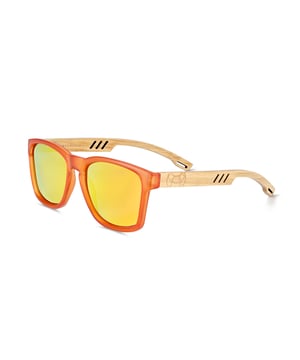 Montuur: Helder oranje polycarbonaat; Veren: Gecarboniseerd bamboehout; Oorstuk: Gecarboniseerd bamboehout; Lens: Oranje meerlaags triacetaatcellulose (TAC); Gespiegelde lens: Nee; Verlooplens: Nee; Polarisatie: Optische kwaliteit; UV-bescherming: 100% UVA/UVB; Scharnier: Roestvrij staal met veermechanisme; Verstelbare neuspads: Ja; Lensbreedte: 44 mm; Lengte poot: 143 mm; Brugbreedte: 19 mm.
