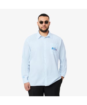 Relaxed Fit Shirt Met Krokodillenbadge Biologisch katoen Relaxed comfortabele pasvorm Echte parelmoeren knopen Grote krokodillenbadge op borst Geborduurde krokodil op rechter manchet