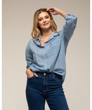 Getextureerd shirt met lange mouwen en zak aan de voorkant