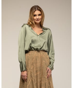 Shirt met zijden knoopsluiting, brede manchetten